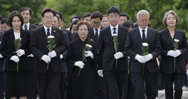 이재명-장동혁, 스벅 '참사 조롱' 공방 격화