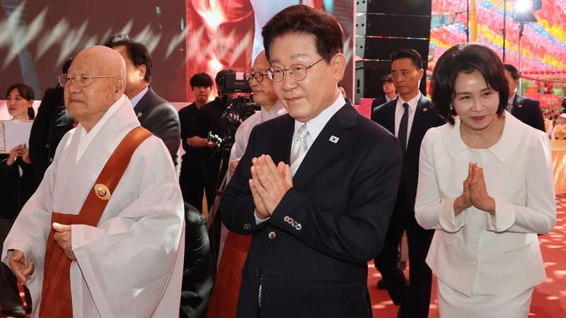 이 대통령, 조계사 이어 관문사 방문…비빔밥·시래기국 점심 공양