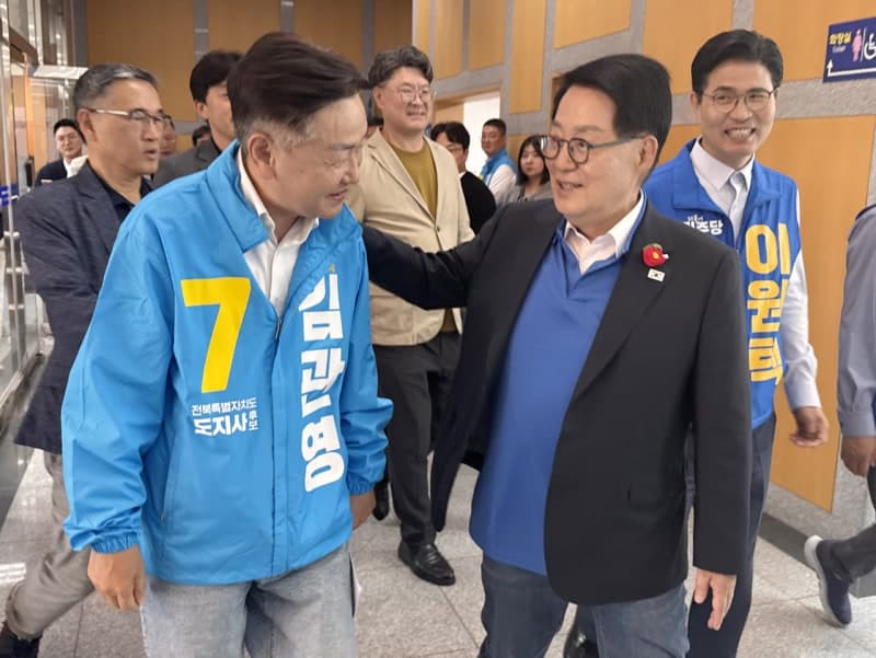민주당 "김관영, '李대통령과 출마 사전 교감' 주장 허위…도민에 사과해야"