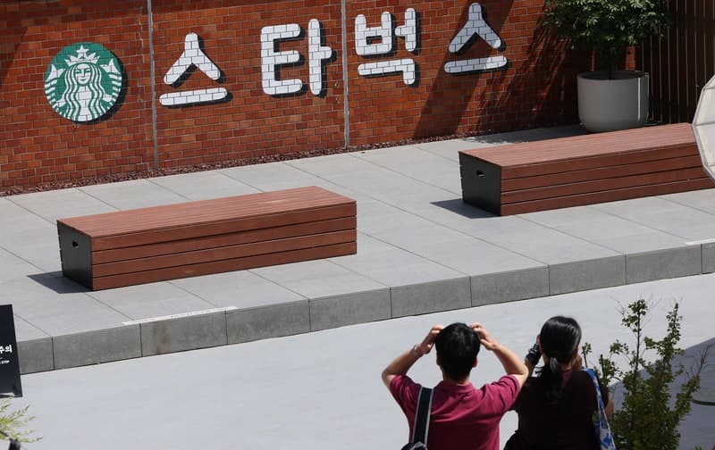 “스벅 간신히 뚫었는데”…카드업계 '탱크데이' 불똥에 제휴카드 어쩌나