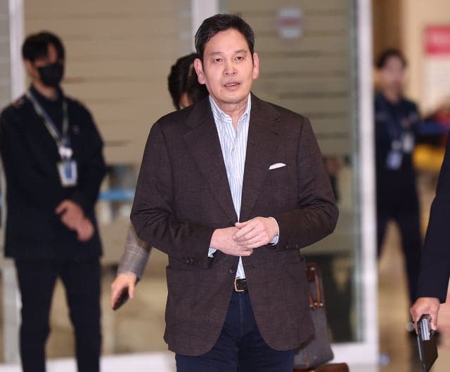 정용진 신세계그룹 회장, '5·18 탱크데이 논란'으로 경찰 피의자 입건