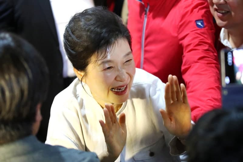 박근혜, 20년 만에 대전 찾아 "이장우는 동지" 지원…"대전은요?" 다시 언급