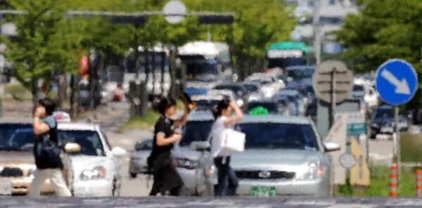 연휴 마지막 날, 서울 낮 최고 30도 '한여름 더위'…남부·제주 많은 비