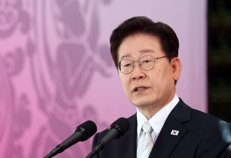 李 대통령, '스타벅스 불매 강요' 혐의로 시민단체에 피고발…"공권력으로 스벅 불매 강요"