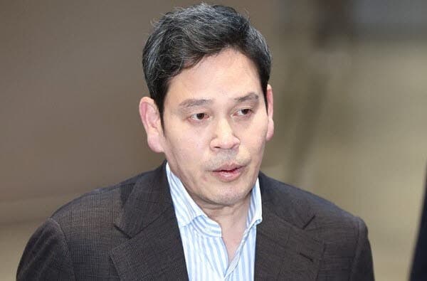 '5·18 탱크데이 논란' 정용진, 경찰 피의자 입건…5·18 모욕 혐의