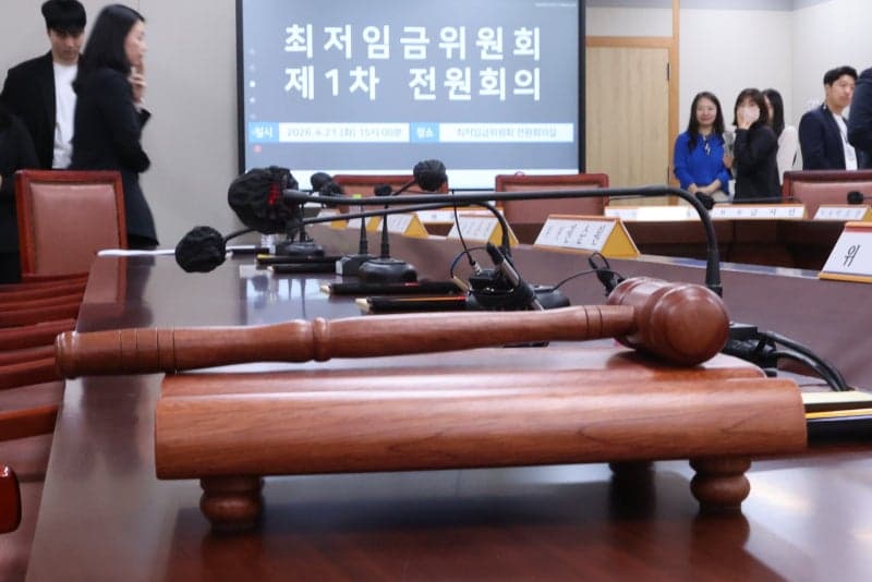 26일 최저임금위 2차 회의 재개…'대폭 인상' vs '동결도 부담' 본격 논의