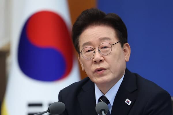 이재명 대통령 지지도 59.3% 하락세 전환