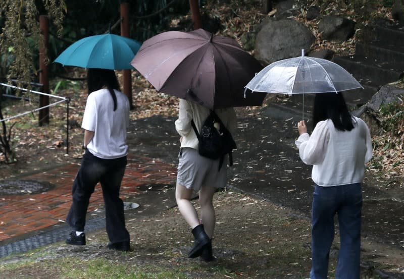 “우산 챙기세요”…수요일도 전국에 비 소식, 남해안·제주도 강한 비