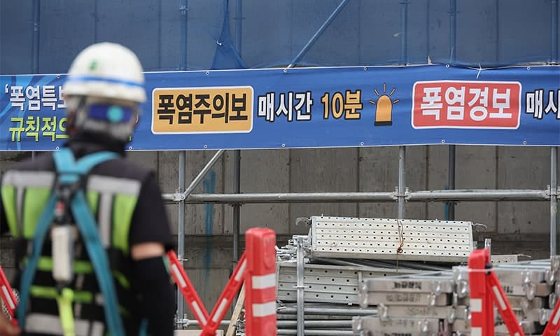 노동부, 폭염 고위험사업장 1000곳 불시점검…"2시간마다 20분 휴식" 여부 확인