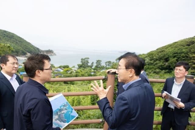 김윤덕 국토부 장관 "가덕도신공항 건설, 속도감 있게 추진"