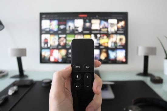 방미통위, 시각·청각 장애인 맞춤형 TV 3만5천대 보급…오늘부터 신청