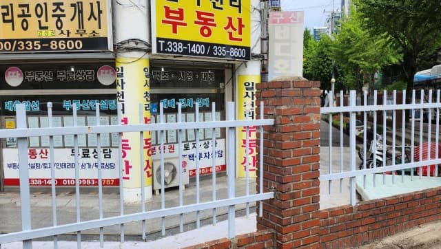 김해시의원 후보자 현수막 무단 철거…경찰 CCTV 추적 수사 착수