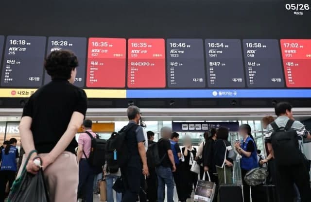 서소문 고가 붕괴 여파…행신~서울 KTX 운행 중단, 열차 운행 '파행'