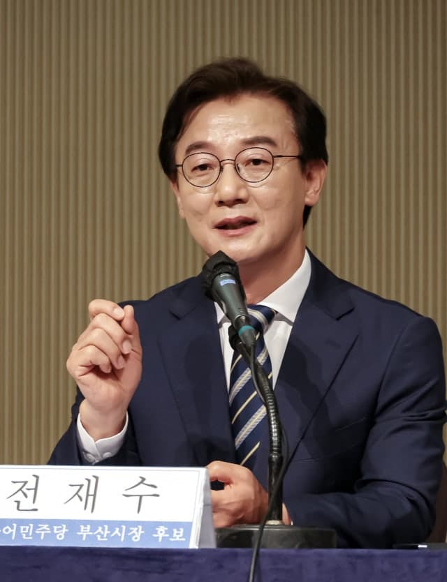 전재수 "스타벅스 제약 불가피" vs 박형준 "마녀사냥"…朴 부산 방문 놓고도 설전