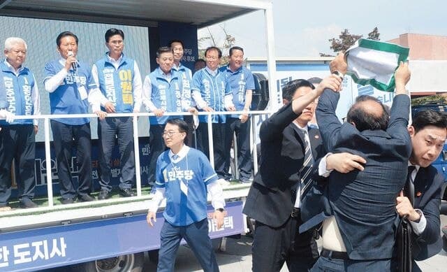 전북 '무소속 김관영' 돌풍…정청래 "李 지지하면 이원택을" 김관영 "전북은 공천재난지역"