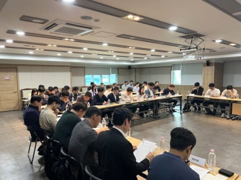 부산항만공사·해수부, 국산 전기 야드트랙터 운영 성과 공개 "실무자도 만족"