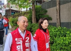 국힘 김민전 "잘생긴 오빠들 많아요" 발언 논란…"여학생들 편히 지나가란 뜻" 해명