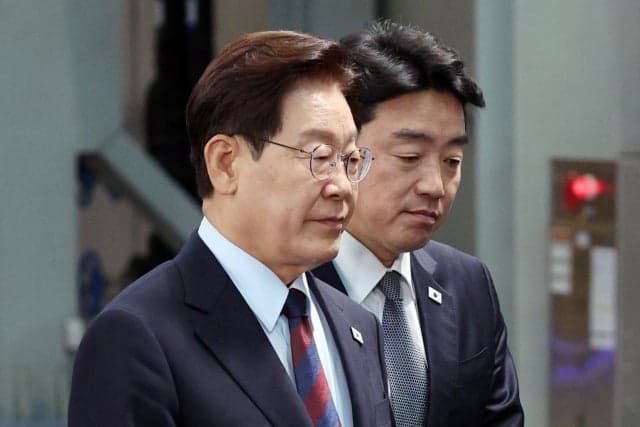 이 대통령 부부, 부산 자갈치시장 깜짝 방문…“자연산 전복 맛이 좋다”