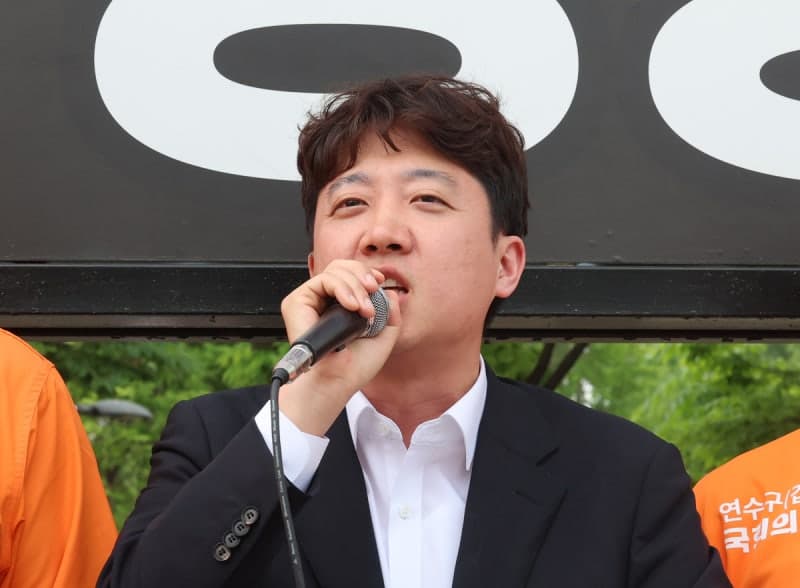 이준석 "후보자 벽보 AI로 중국어 바꿔 유포…전원 선관위 고발, 선처 없다"