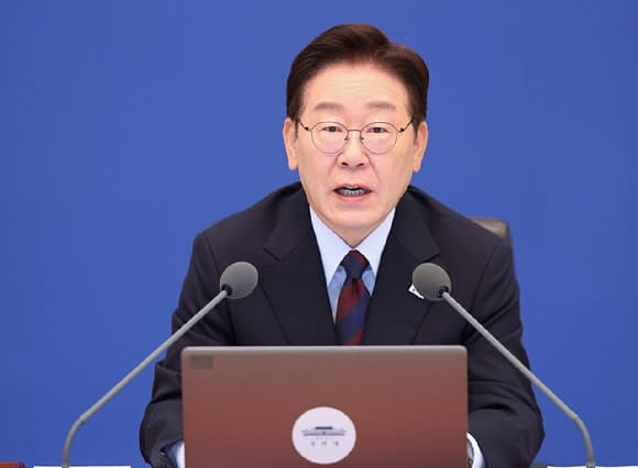 李대통령 "동남권 공공기관·기업 추가 이전 신속 추진해야"