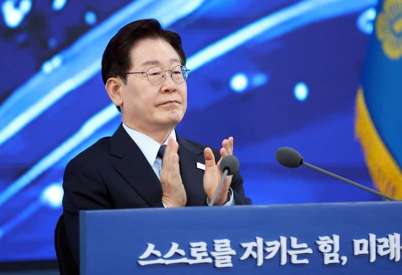 이재명 대통령, 3000톤급 잠수함 신채호함 방문 "핵잠은 자주국방 핵심전력"