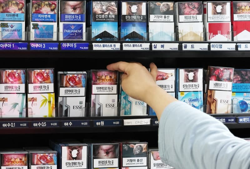 "달콤함에 속는다"…청소년 77.3%, 첫 담배로 '가향담배' 피게 돼 "흡연 관문 될 수 있어" 질병청 경고
