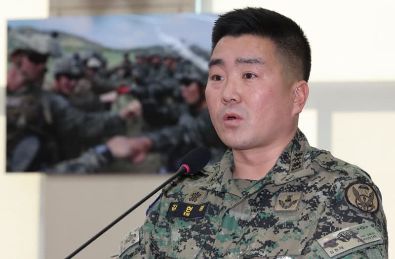 “그날 추웠지” 김현태 전 707단장, 재판 중 국회 활보하며 웃었다