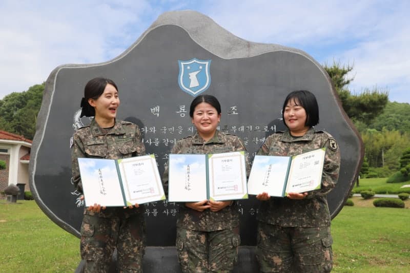 육군 32사단 여군 3인방, 소아암 환우 위해 '모발 기부'…"아이들에 작은 위로 되길"