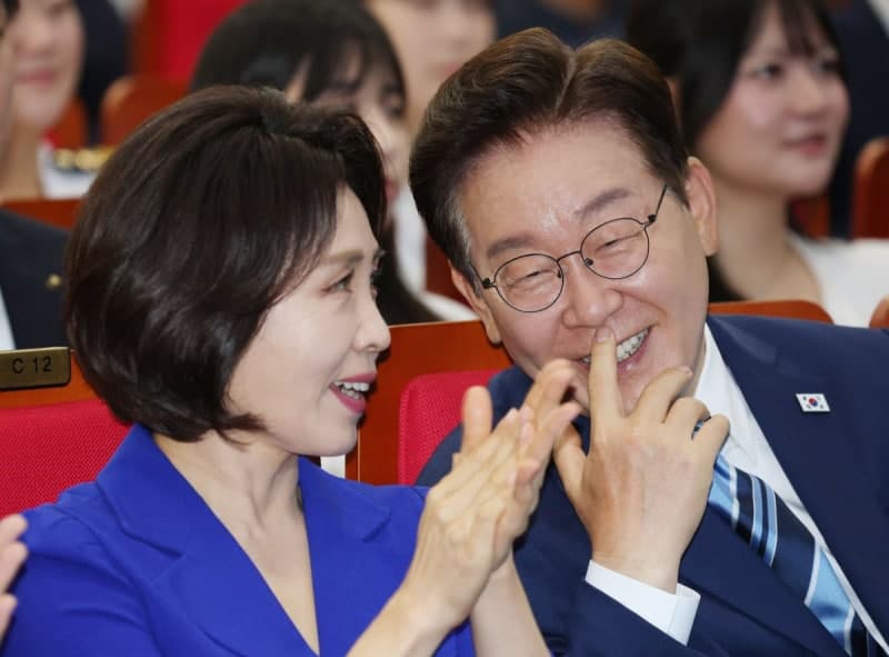 李대통령, 연이틀 PK 방문…"YS가 꿈꿨던 해양 강국으로의 힘찬 도약 앞당길 것"