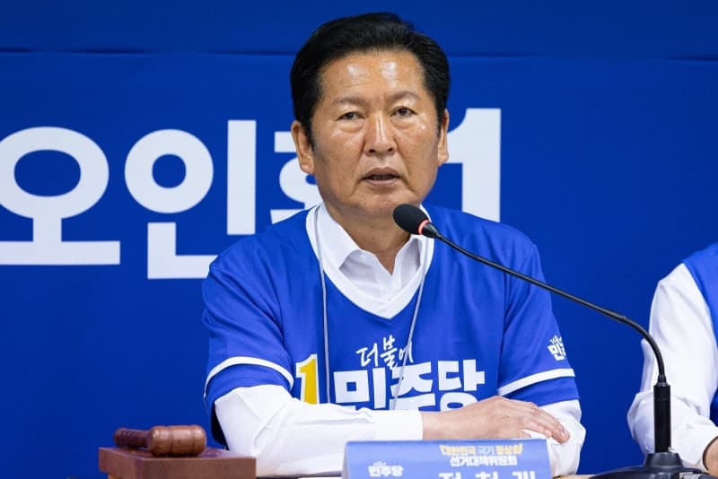 정청래 "탄핵당한 박근혜, 부끄러움 모르고 국힘 선거운동 투입…퇴행 심판"