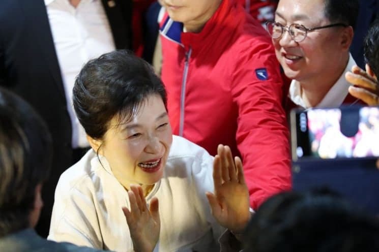 박근혜, 박형준·박민식 손 들어준다…PK 지원전 등판에 보수 경쟁 변수되나