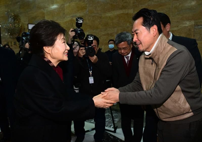 장동혁 "朴 부끄러운 줄 모른단 정청래, 李 재판 취소하려는 사람이 무슨 할 말"
