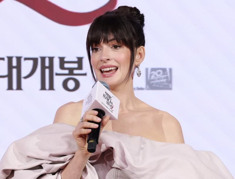 앤 해서웨이 "백내장으로 10년간 왼쪽 눈 사실상 실명" 충격 고백