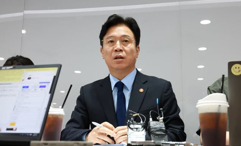 노동장관 "삼성 노사합의, 새 길 열었다"…'한국형 사회연대 임금' 긴급토론회 개최