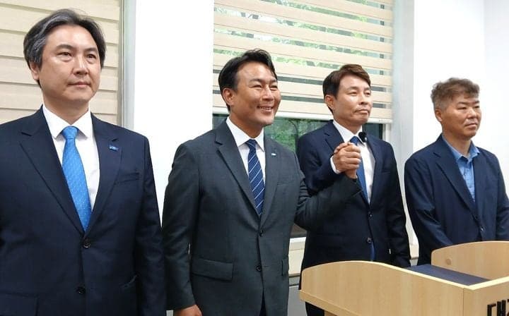민주 전문학·혁신 유지곤, 대전 서구청장 후보 단일화 합의 "민주주의 회복과 내란 세력 심판"