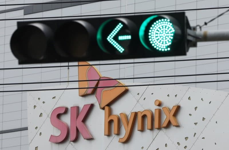 '오늘도 최고가' SK하이닉스, 삼성전자 이어 시총 1조 달러 클럽 안착