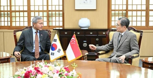 조현, 북한 다녀온 싱가포르 외교장관과 회담…"北 대화여건 조성 지원 당부"