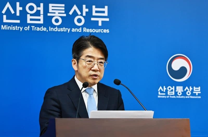 정부 "민간 비축유 의무량 20일분으로 완화"…1200만배럴 시장에 푼다