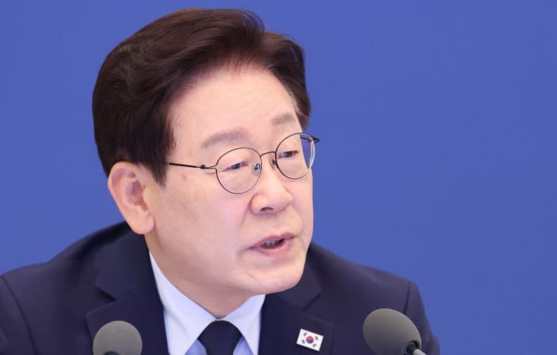 李대통령 "사관학교 통합, 신속하고 과감하게 추진해 달라" 주문…"군 구조 변화해야"