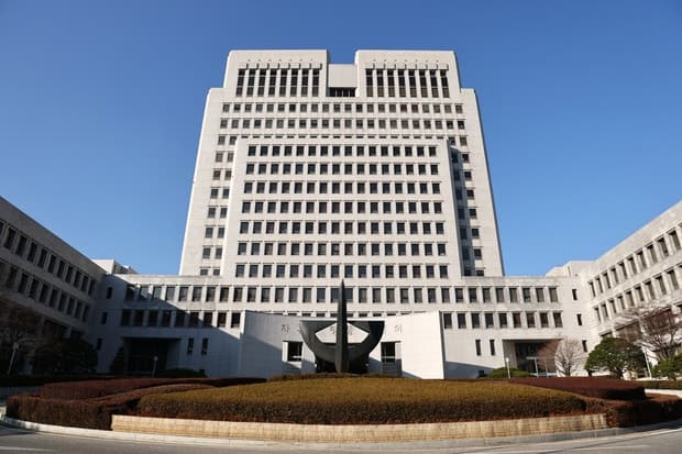 "평상 3개 놨을 뿐인데"…대법 "산에 무단 설치하면 벌금형" 확정