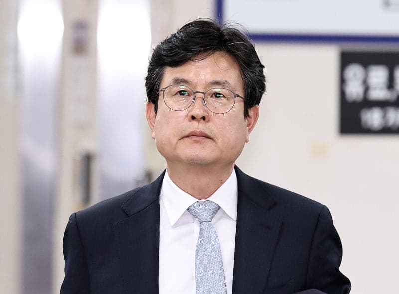 '사후 계엄선포문 작성' 강의구 1심 징역 1년 6개월…법정 구속