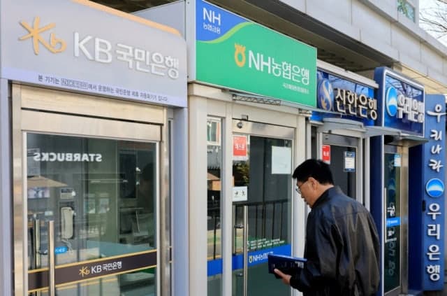 농협, 시중은행 떠난 농촌 금융망 수호…"농촌 금융안전망의 버팀목"