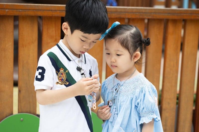 포스코, 경기북부경찰청과 '스틸 버디' 캠페인…“길 잃어버렸을땐 이렇게” 안전 동화책 제작