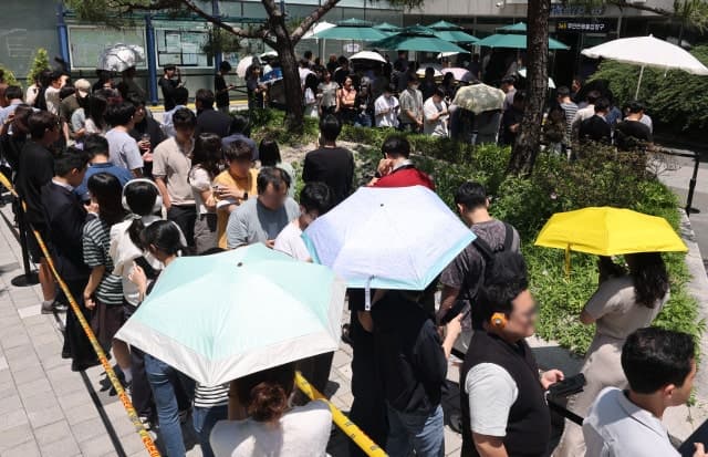지방선거 사전투표 첫날 오후 2시 투표율 7.02%…4년 전보다 0.76%p↑