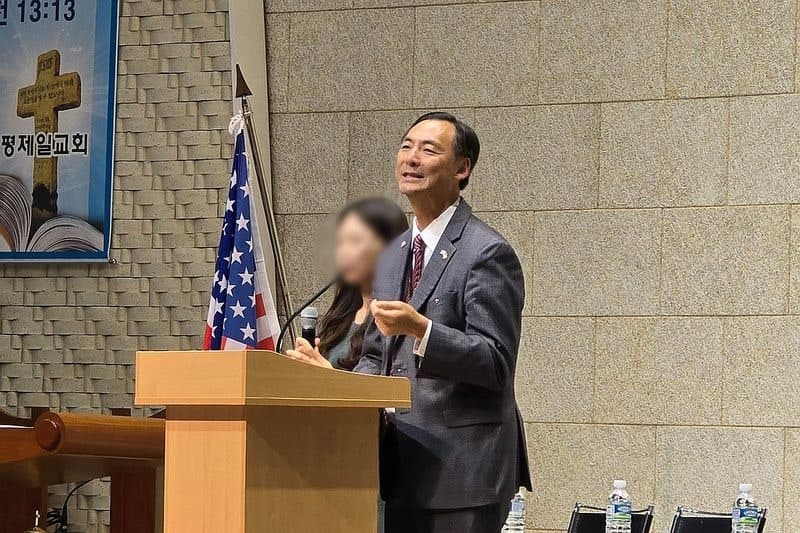 지방선거 사전투표 하루 전 입국한 '부정선거론자' 모스 탄, 허위사실 유포 혐의 재수사도
