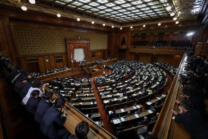 일본, 외국인 체류·영주권 수수료 최대 20배 인상…허가시 '20만엔'