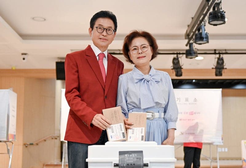 경북도교육감 후보들, 사전투표소 찾아 '소중한 한표' 행사하며 지지 호소