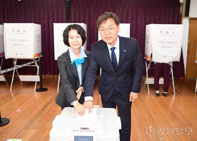 강릉·속초시장 후보들 사전투표 참여, 김중남 "강릉 변화"·김동기 "시민 승리"·김철수 "미래 초석"·염하나 "변화는 투표로 완성"