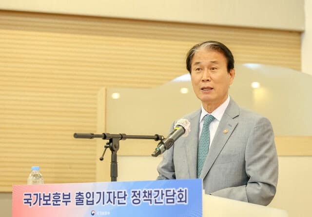 권오을 보훈장관 "'스벅 탱크데이'는 기업 마케팅, 지탄받아야…민주유공자법 최우선 처리"