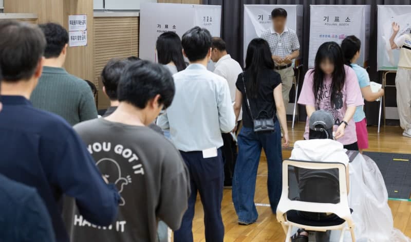 지방선거 사전투표 둘째 날 오전 9시 투표율 13.35%…4년 전보다 1.54%p 높아